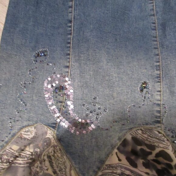 Chagall sz 6 denim skirt with fancy botton  very unusual funky with beads - Picture 2 of 4